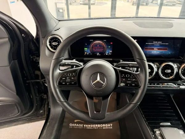 Mercedes-Benz GLA (2023) — foto 2 van 22