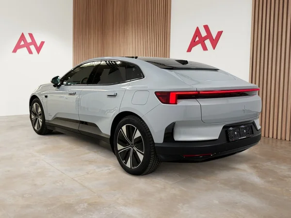 Polestar 4 (2025) — foto 32 van 32
