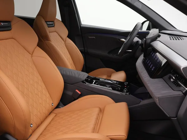 AUDI Q6 e-tron (2026) — foto 15 van 27