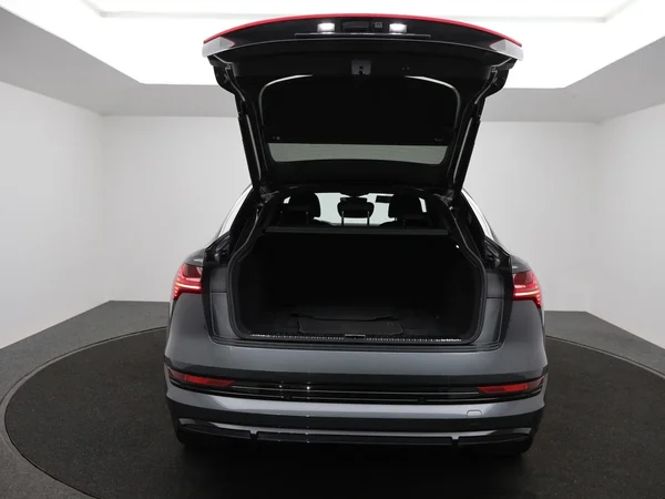 Audi e-tron (2022) — foto 7 van 27