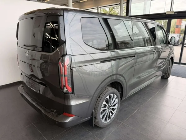 Ford Tourneo Custom — foto 19 van 24