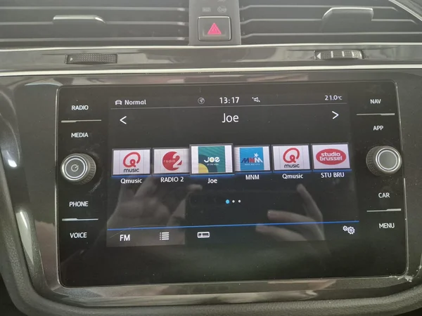Volkswagen Tiguan (2018) — foto 15 van 23