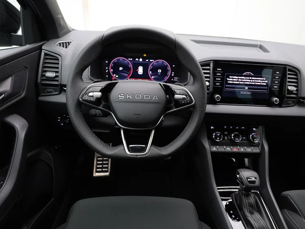SKODA Karoq (2025) — foto 2 van 19