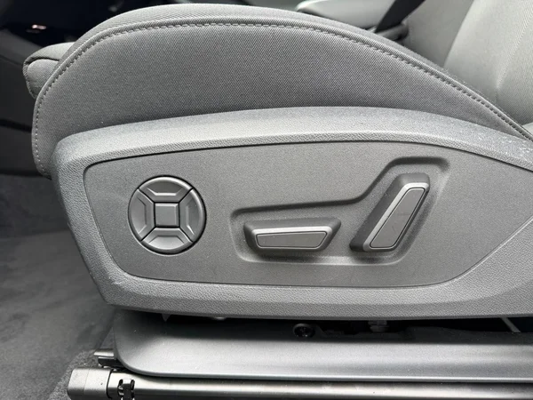 AUDI Q6 e-tron (2025) — foto 4 van 24