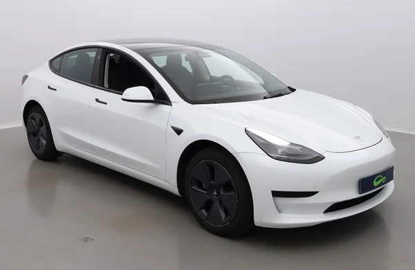 Tesla Model 3 (2023) — foto 42 van 44