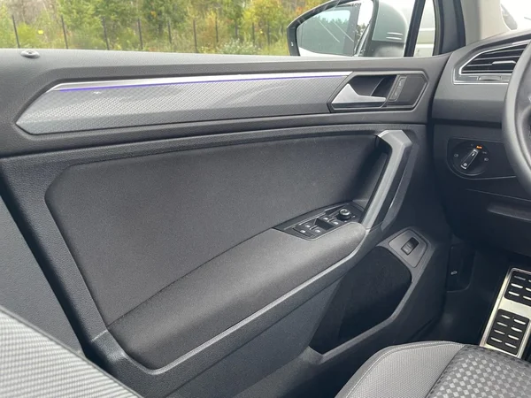VOLKSWAGEN Tiguan (2021) — foto 7 van 24