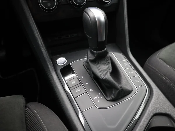 VOLKSWAGEN Tiguan (2019) — foto 2 van 18