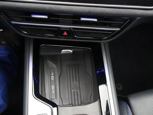 VOLKSWAGEN Passat SW (2024) — foto 16 van 32