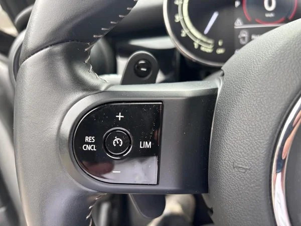 MINI Mini (F56 LCI II) (2023) — foto 9 van 31