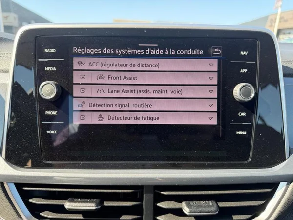 VOLKSWAGEN T-Roc (2023) — foto 10 van 31