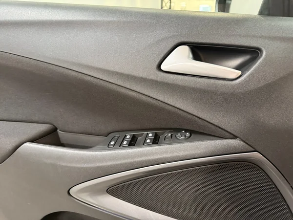 Opel Crossland (2023) — foto 10 van 28