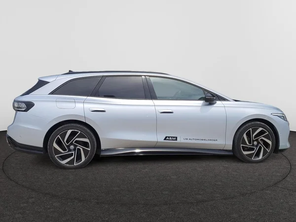 VOLKSWAGEN ID.7 Tourer (2025) — foto 8 van 16