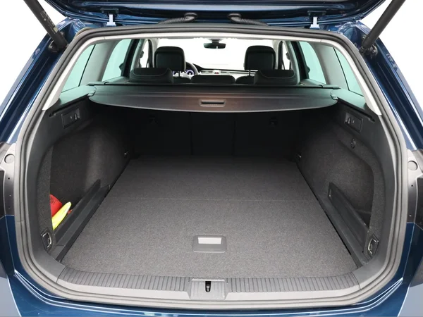 VOLKSWAGEN Passat SW (2021) — foto 2 van 21