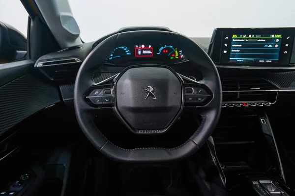 Peugeot E-208 (2023) — foto 9 van 43