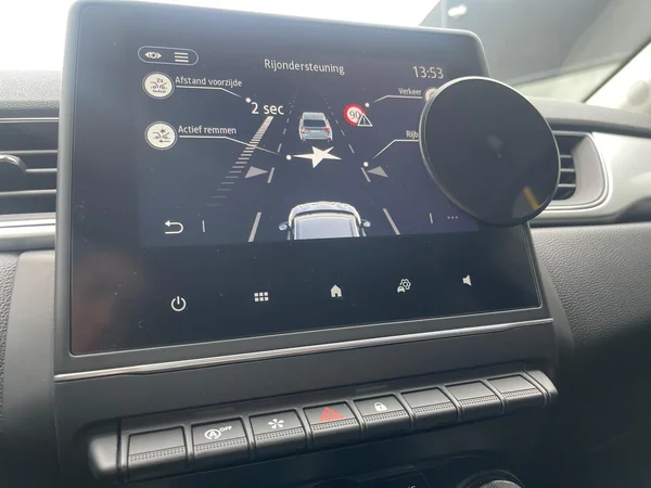 Renault Captur (2023) — foto 13 van 15