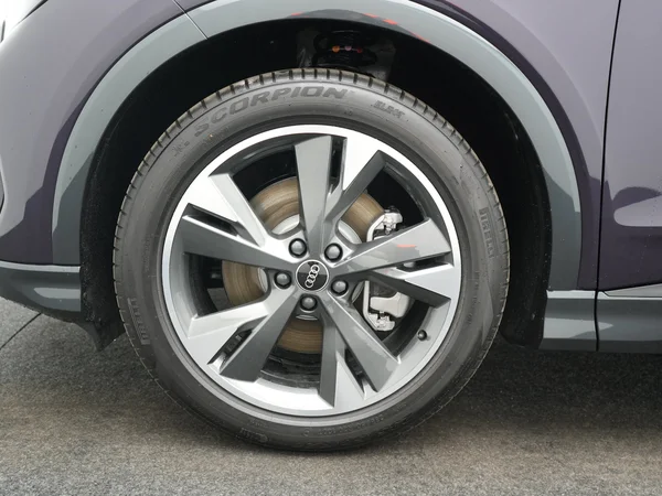 AUDI Q4 e-tron (2025) — foto 10 van 20