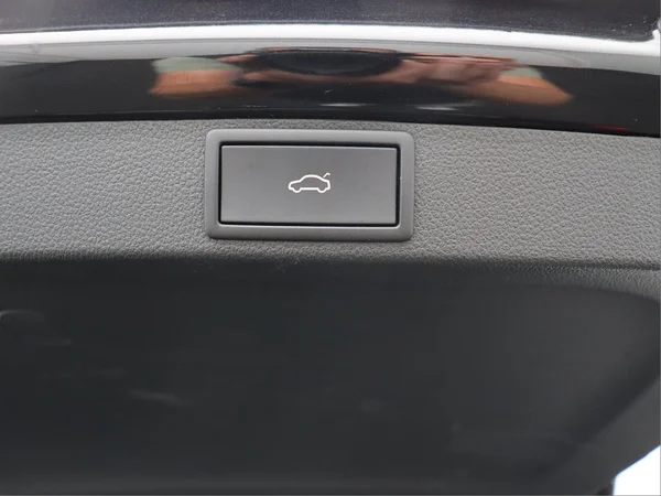 SKODA Octavia Combi (2024) — foto 2 van 18