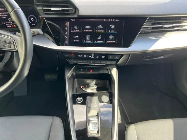 AUDI A3 Sportback (2024) — foto 3 van 24