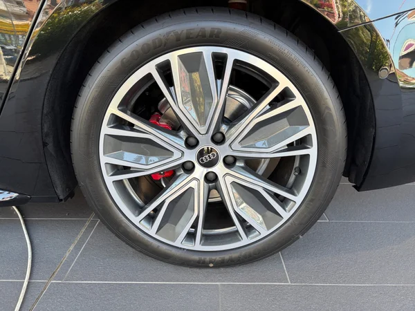 AUDI A5 Avant (2024) — foto 6 van 14