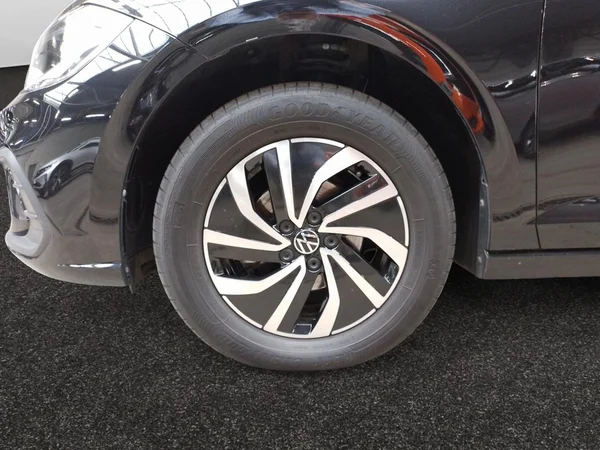 VOLKSWAGEN Polo (2024) — foto 16 van 23
