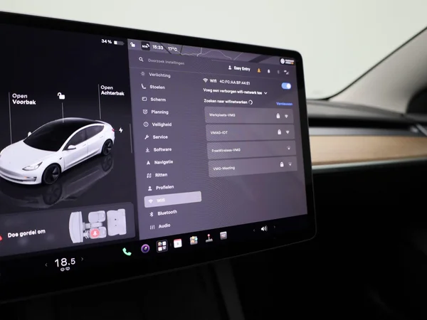 Tesla Model 3 (2023) — foto 26 van 42