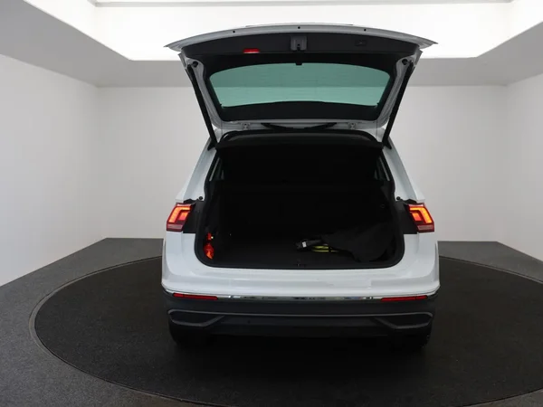 Volkswagen Tiguan (2023) — foto 10 van 26