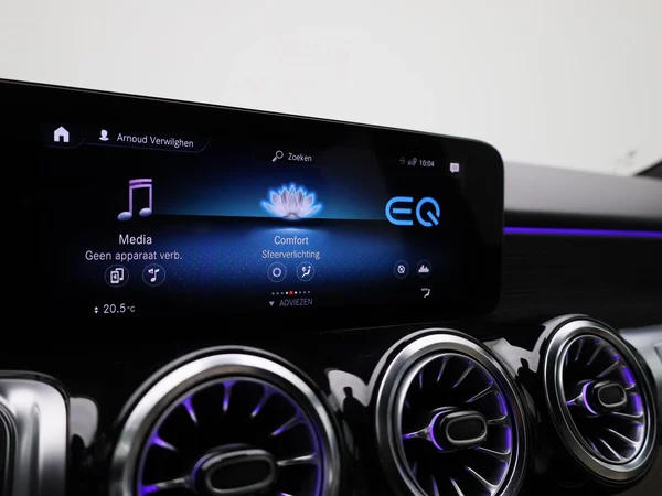 Mercedes-Benz EQB (2022) — foto 11 van 48