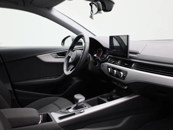 Audi A4 (2023) — foto 31 van 42