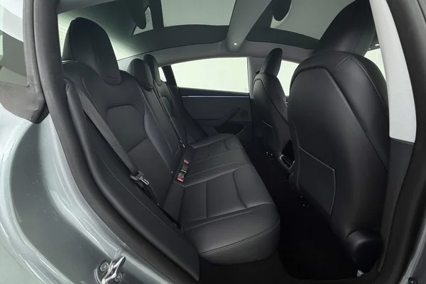 Tesla Model 3 (2025) — foto 7 van 30