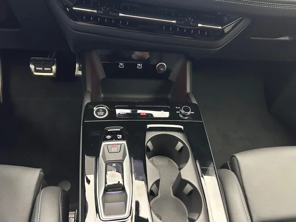 AUDI Q6 e-tron (2026) — foto 3 van 24
