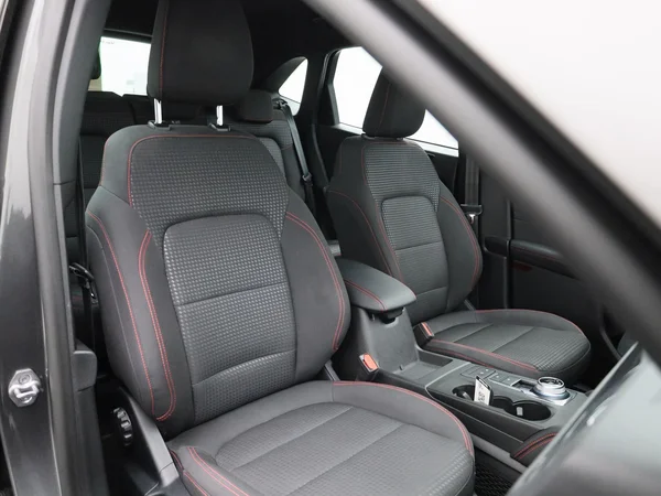 Ford Kuga (2022) — foto 31 van 41