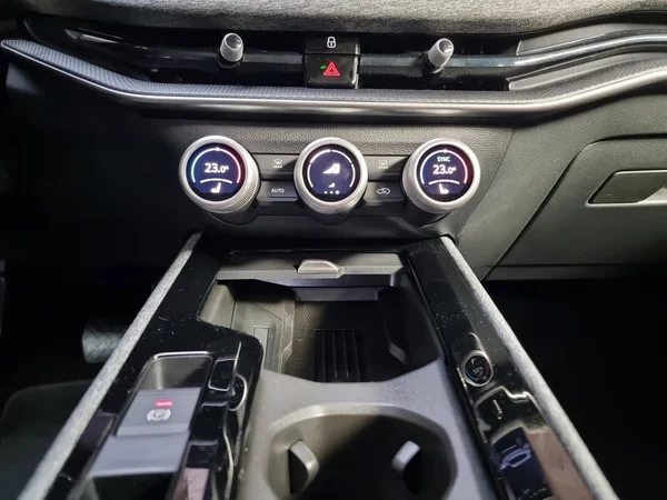 SKODA Superb Combi PHEV (2025) — foto 7 van 16