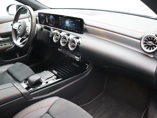Mercedes-Benz CLA (2021) — foto 17 van 27