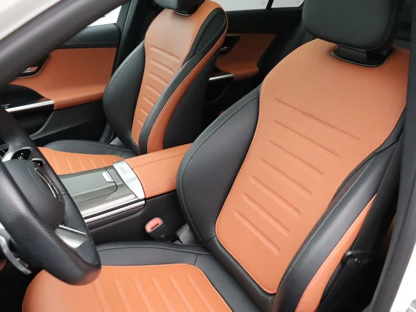 Mercedes-Benz C-Klasse (2025) — foto 8 van 36