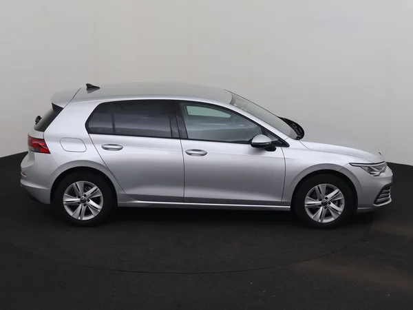 VOLKSWAGEN Golf (2024) — foto 24 van 28