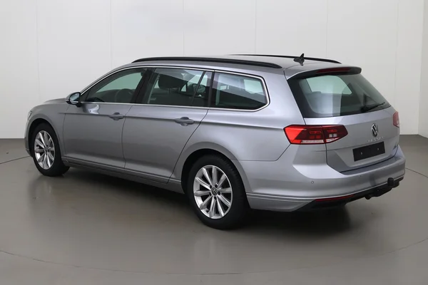 Volkswagen Passat SW (2023) — foto 11 van 17