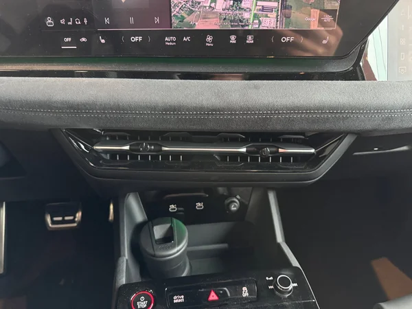 AUDI SQ6 e-tron (2026) — foto 11 van 23