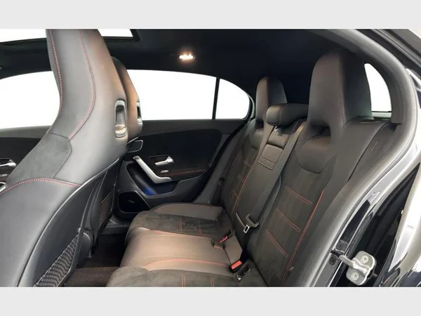 Mercedes-Benz A 220 (2024) — foto 2 van 30