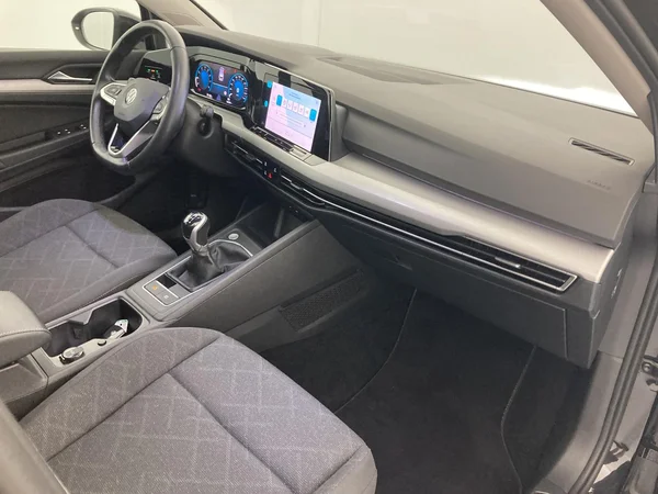 VOLKSWAGEN Golf VIII SW (2022) — foto 2 van 36