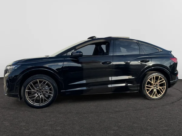 AUDI Q4 Sportback e-tron (2025) — foto 12 van 24