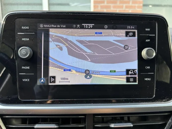 VOLKSWAGEN T-Roc (2022) — foto 10 van 33