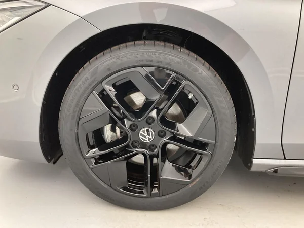 VOLKSWAGEN Passat SW (2024) — foto 28 van 36