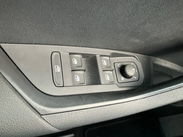 SKODA Karoq (2023) — foto 13 van 25