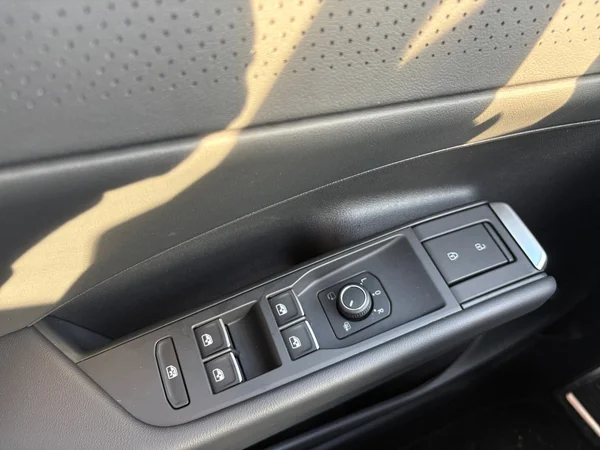 VOLKSWAGEN T-Roc (2026) — foto 16 van 24