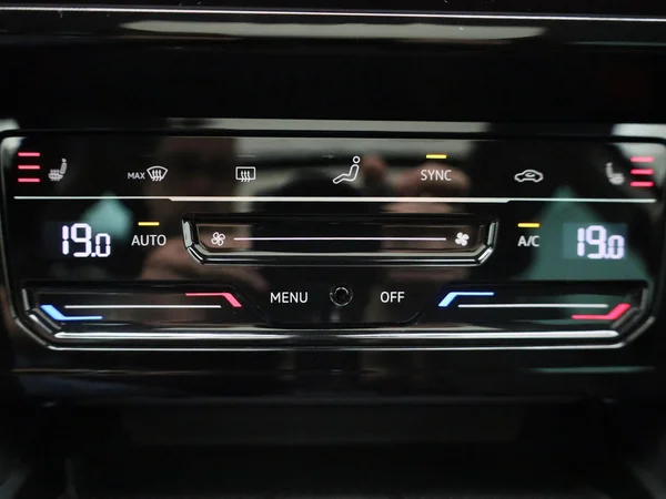 Volkswagen Passat (2022) — foto 16 van 48