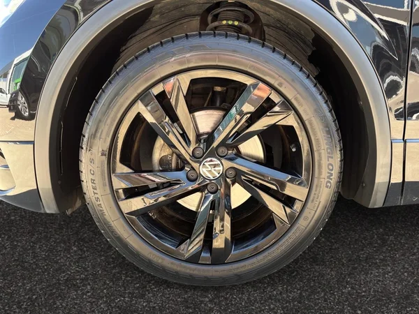 VOLKSWAGEN Tiguan (2022) — foto 14 van 22