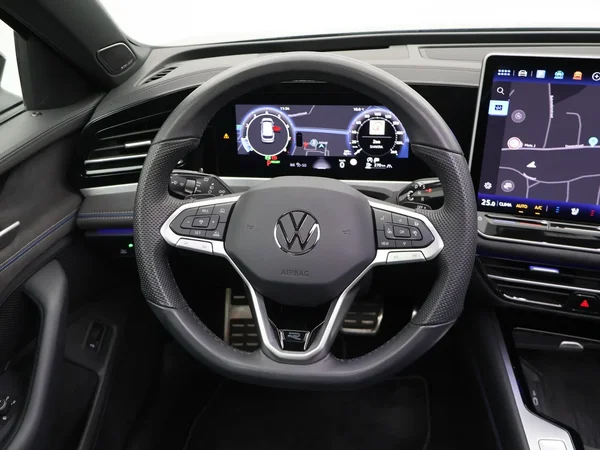 Volkswagen Passat (2024) — foto 6 van 32