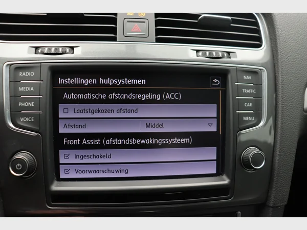 VOLKSWAGEN e-Golf (2016) — foto 4 van 24