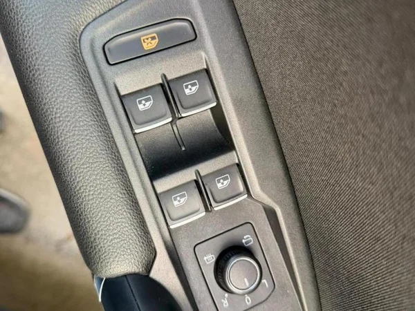 VOLKSWAGEN Tiguan (2018) — foto 25 van 34