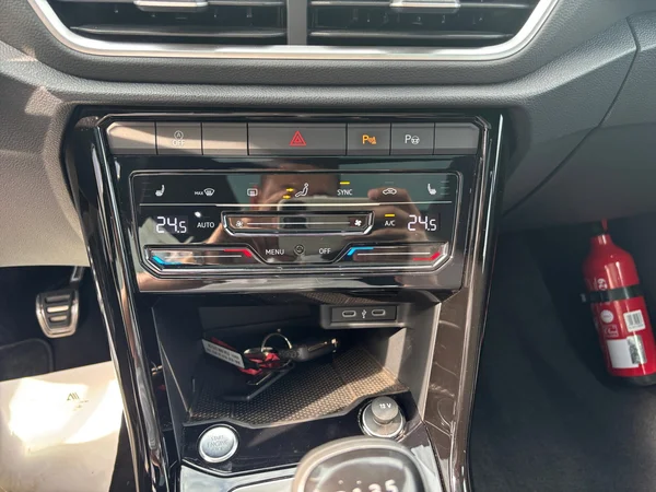 VOLKSWAGEN T-Roc (2024) — foto 5 van 18